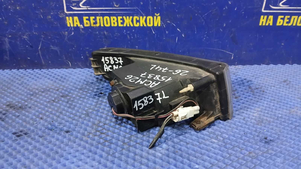 Туманка левая TOYOTA IPSUM 2001-2003