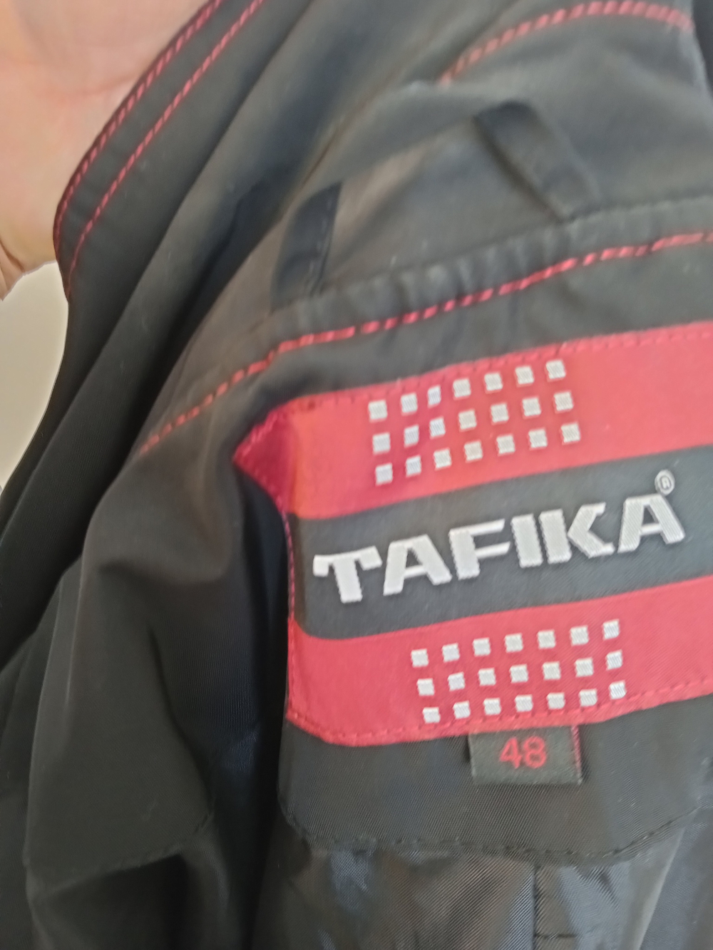 Плащ TAFIKA б/у , черный женский с капюшоном. Размер - 48 русский.