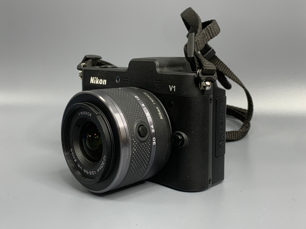 Nikon 1 V1 Kit 10-30mm VR Закрыта диафрагма