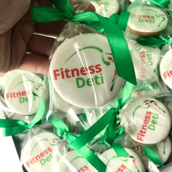 Пряники с логотипом для спортивной школы Фитнес Дети (упаковка с лентой)