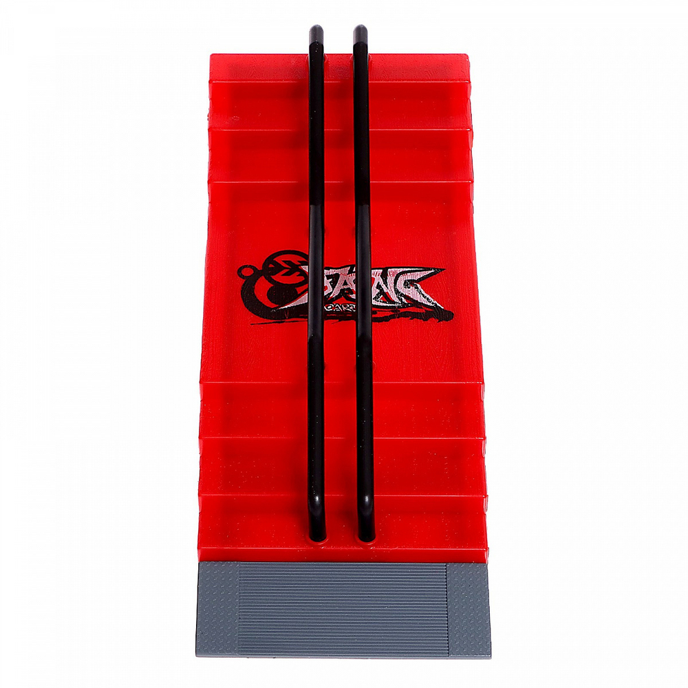 Скейтпарк: ступени с перилами и фингерборд