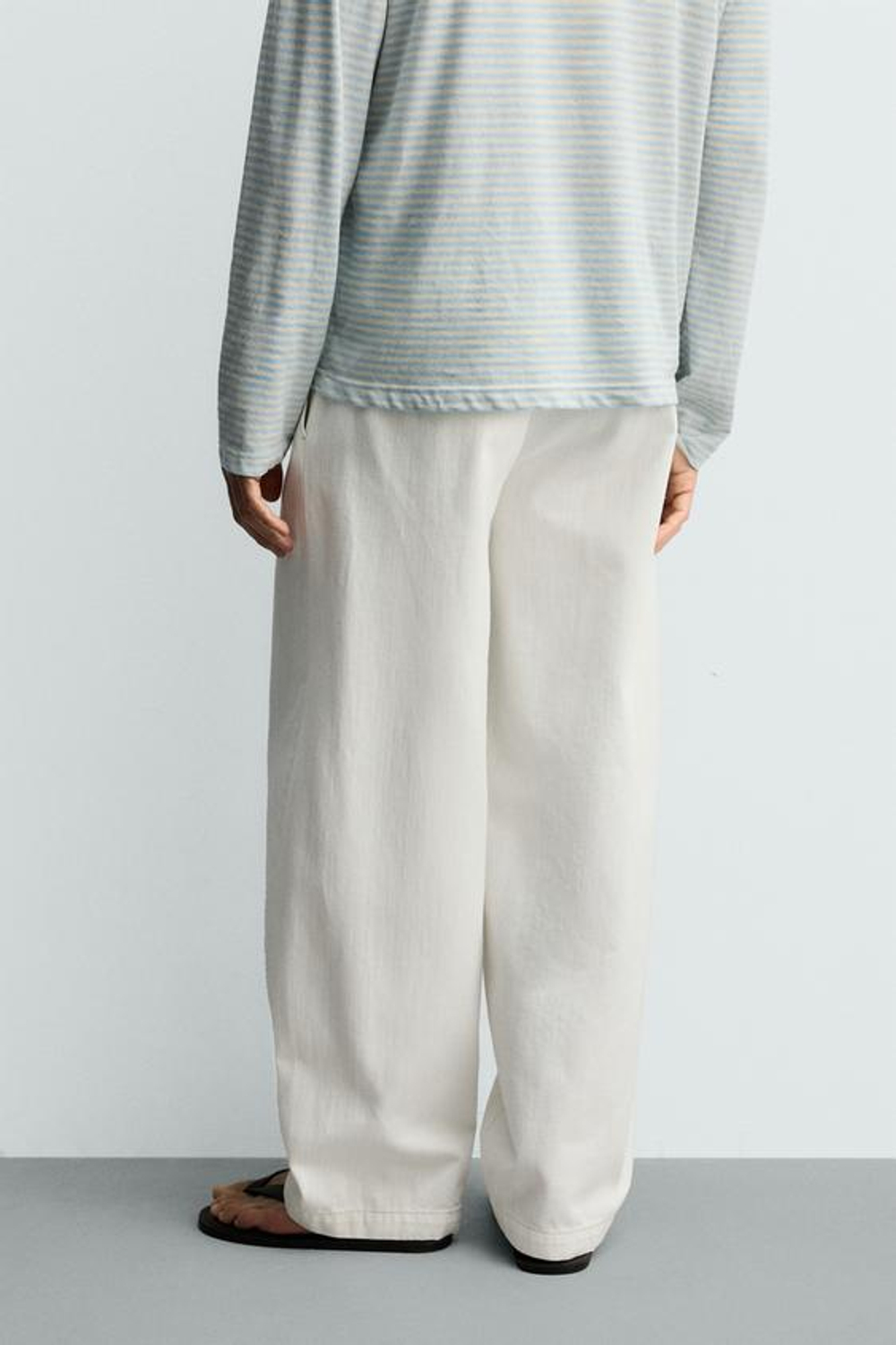 ZARA ДЖИНСЫ ЧИНОС BARREL FIT СО СКЛАДКАМИ, БЕЛЫЙ
