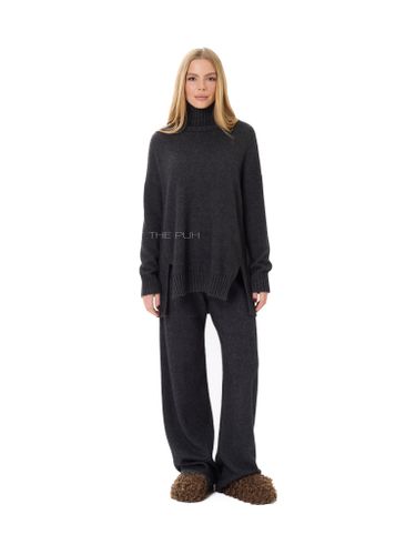 Темно-серый кашемировый костюм свободного кроя