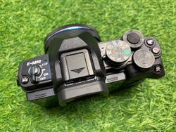 Olympus OM-D E-M10 Mark IV kit 14-42mm Новый
