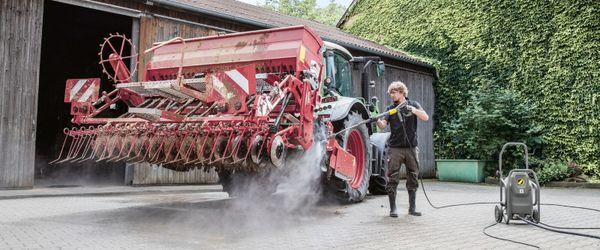 Чистка сельскохозяйственной техники Чистка сельскохозяйственной техники