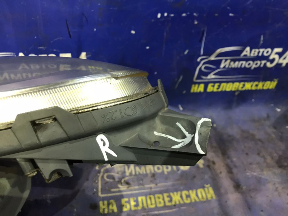 Фара передняя правая TOYOTA FUNCARGO 2002-2005