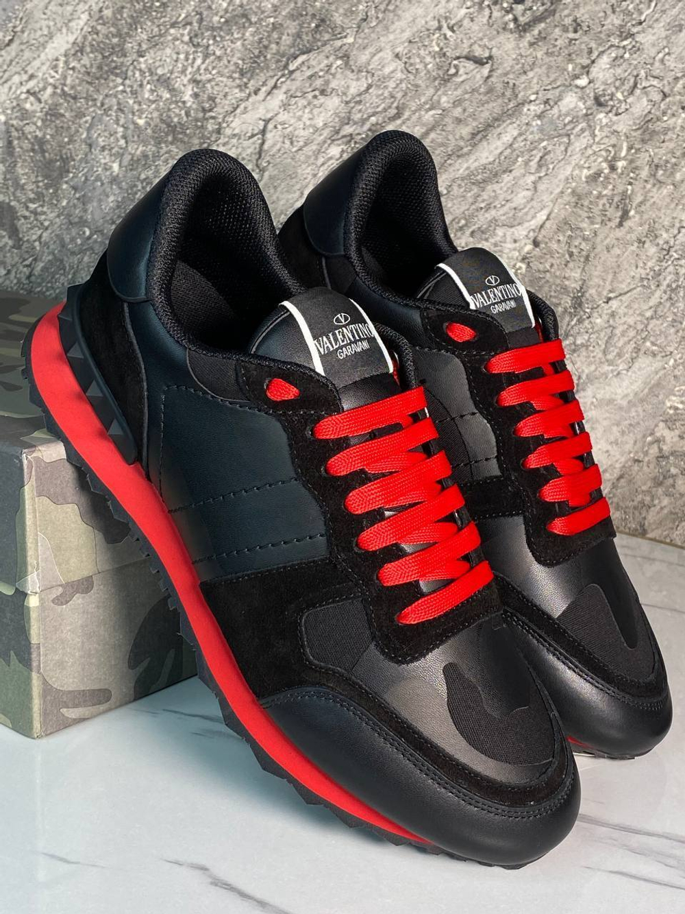 Кроссовки Valentino