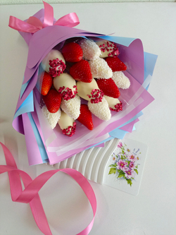 Клубничный букет " Кокос и малина"