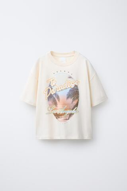 ZARA ФУТБОЛКА С ПРИНТОМ «ФЕСТИВАЛЬ» СО СТРАЗАМИ, ЭКРЮ