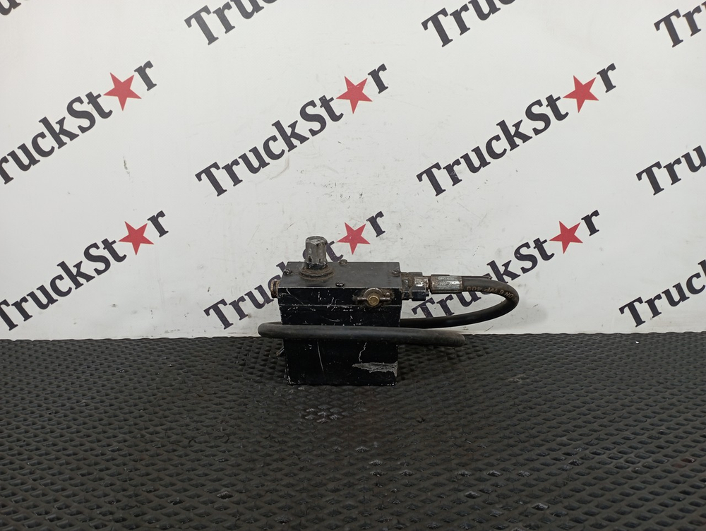 Насос подъёма кабины