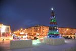 Светодинамическая елка каркасная - встроенная гирлянда цветная -"Уральская" 10 м