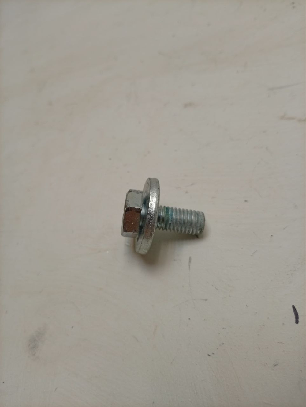 F12U2HCS2 кт15 Болт фиксирующий ротор стиральной машины LG direct drive 67842 б/у