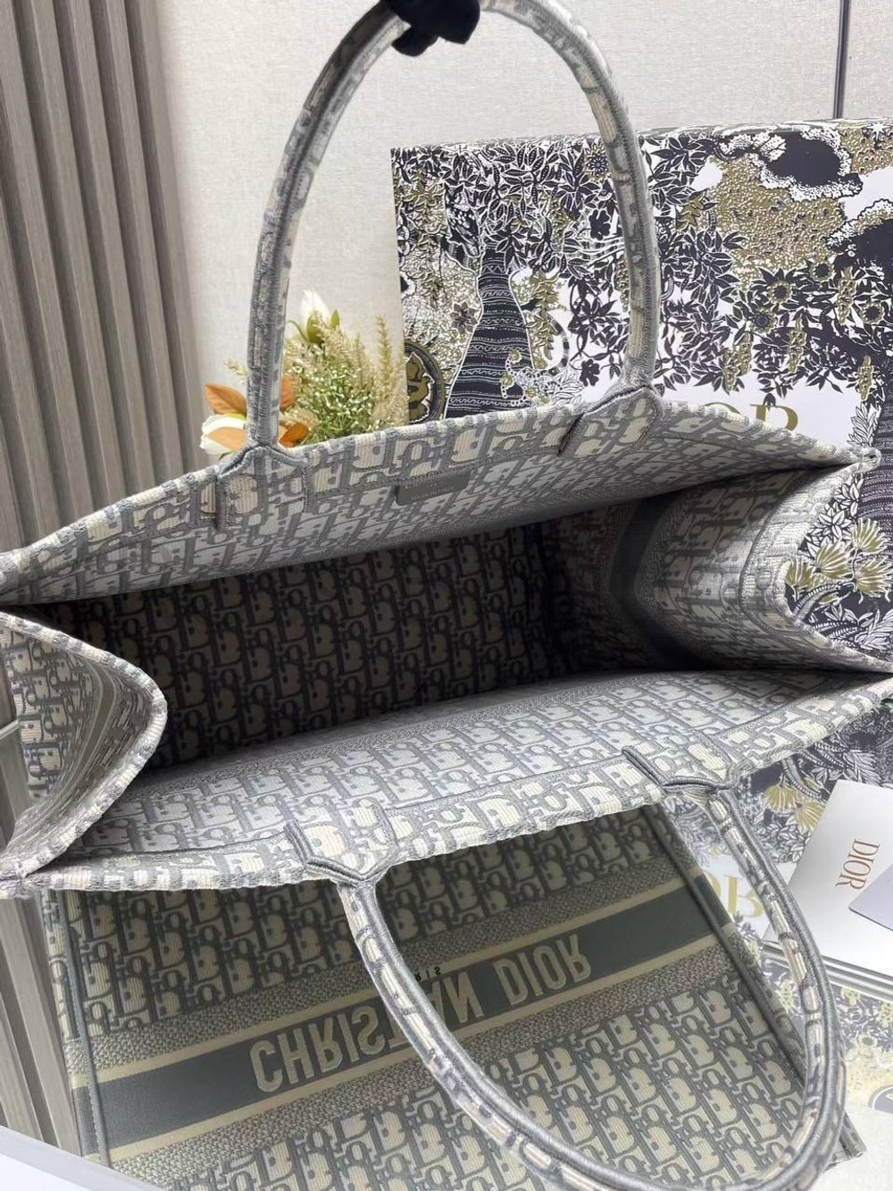 Женская сумка Dior Book Tote серого цвета большая
