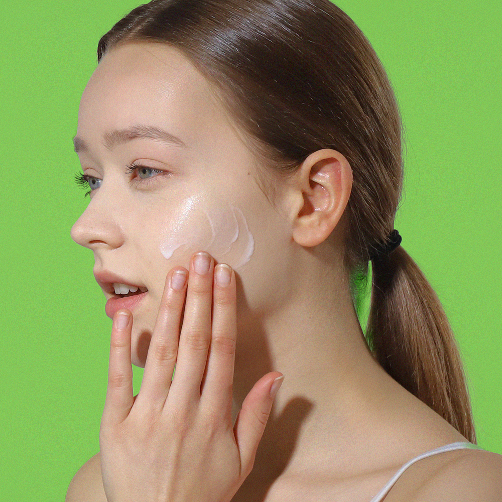 Веганская солнцезащитная сыворотка для лица SUNTIQUE I’M VEGAN (SPF 50+PA++++) 50 мг