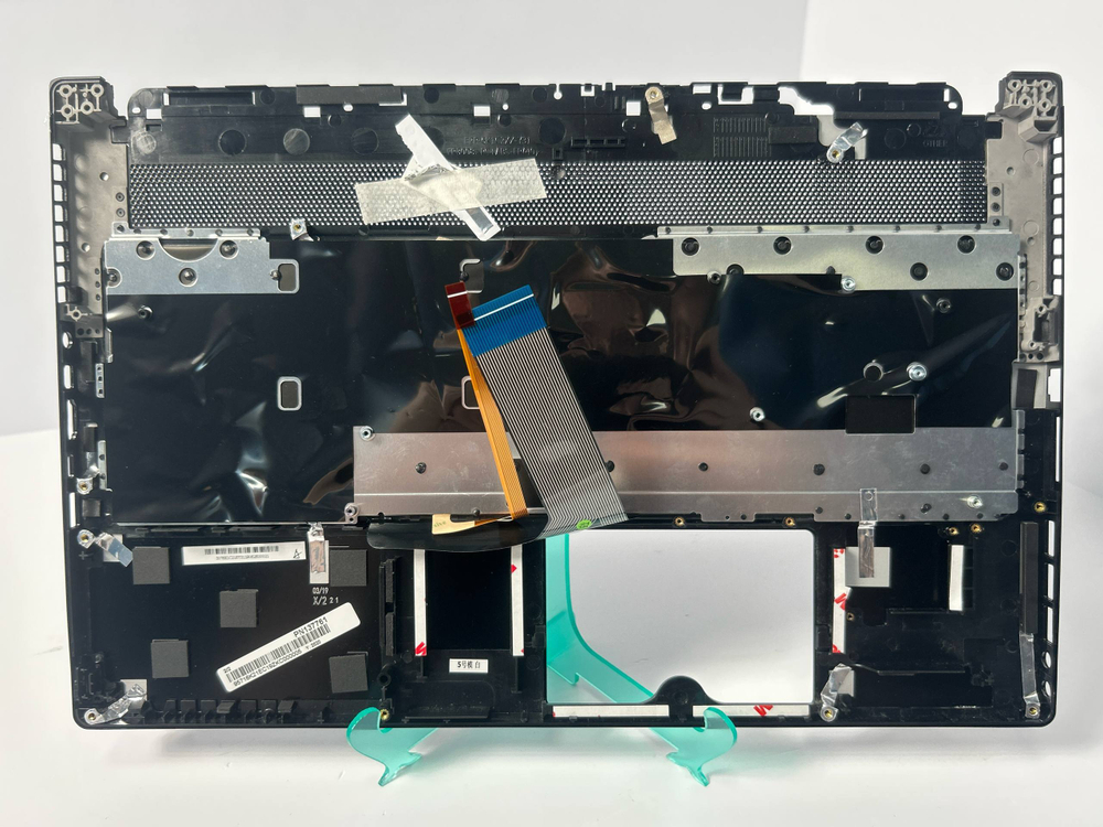 Верхняя панель с клавиатурой (топкейс) для ноутбука MSI GS63 7 Stealth Pro (957-16K21E-C19)