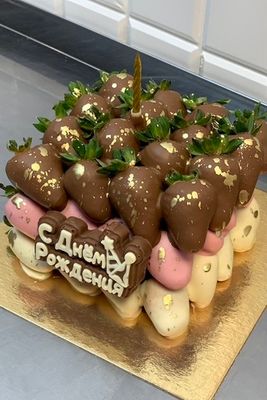 Торт из клубники в шоколаде