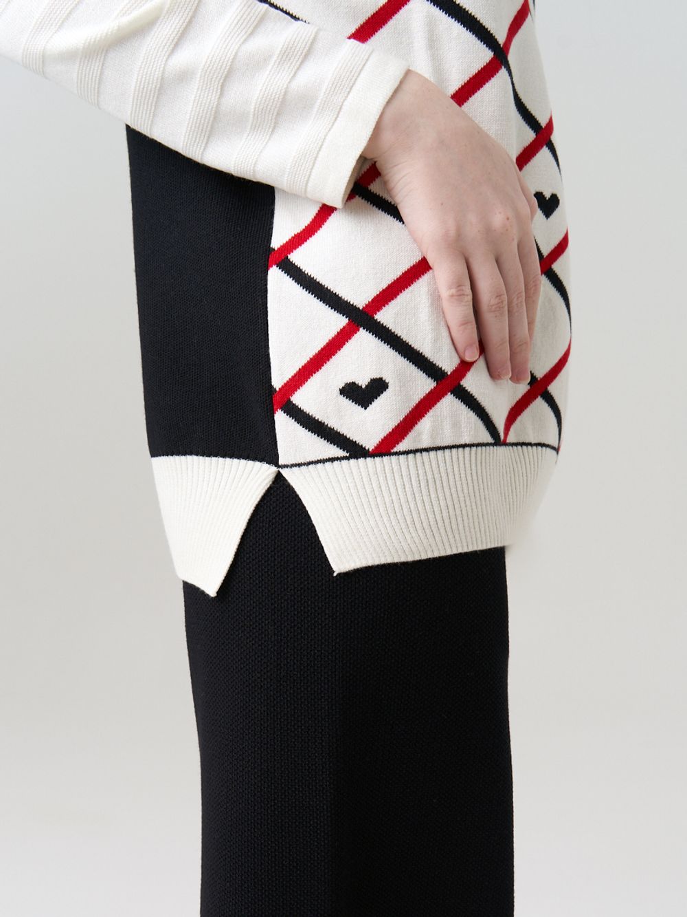 Жилетка в школу для девочки AT1011 черный-молочный