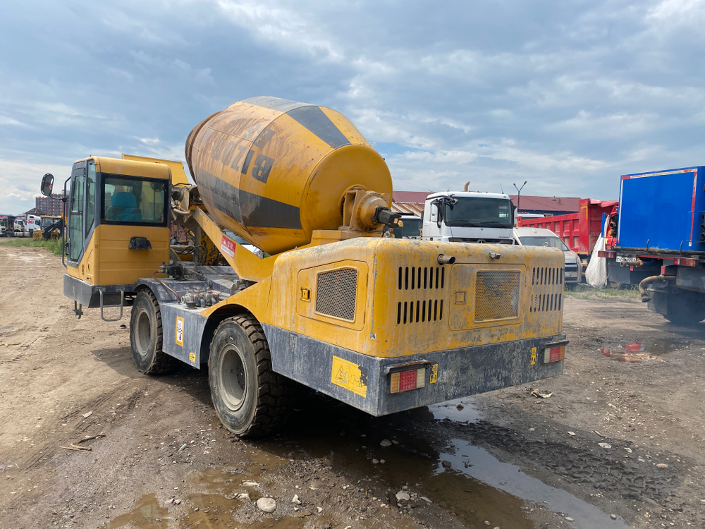 BIZON BS* Автобетоносмеситель с самозагрузкой BS40 (Дизельный, 2,5 л, 49 л.с., АТ)