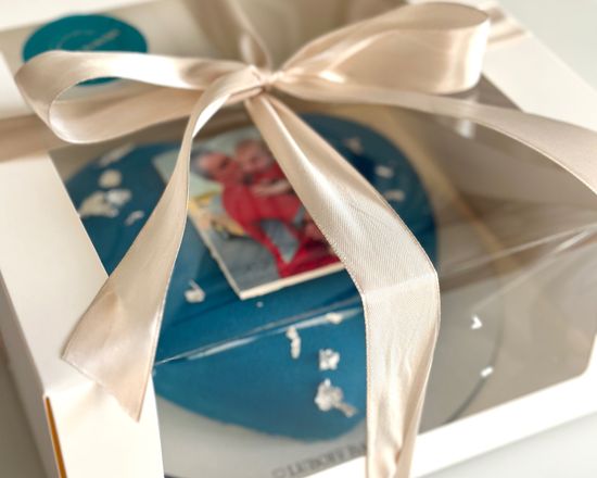 Торт муссовое сердце с шоколадной открыткой