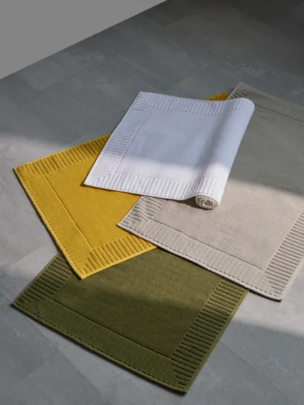 Коврик для ванной с фактурным бортиком цвета охры из коллекции essential, 50х80 см