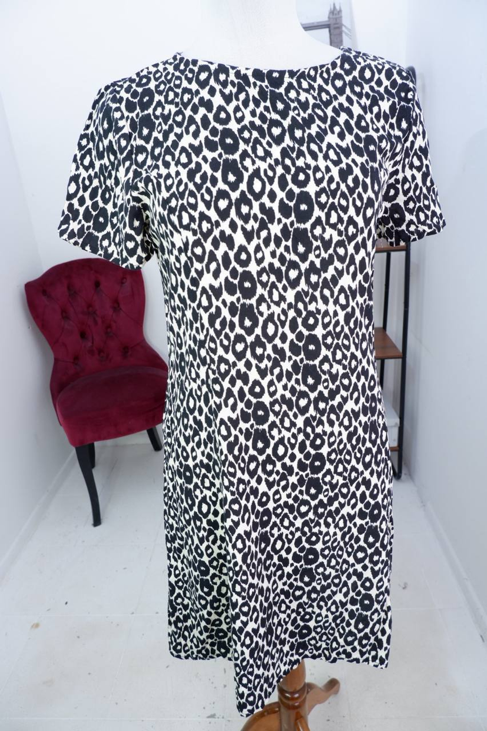 Платье DeFacto в монохроме, маркировка 40, визуально на 46 размер