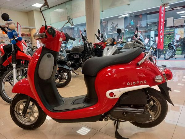 Скутеры Honda Giorno: экономия, стиль и комфорт городских поездок