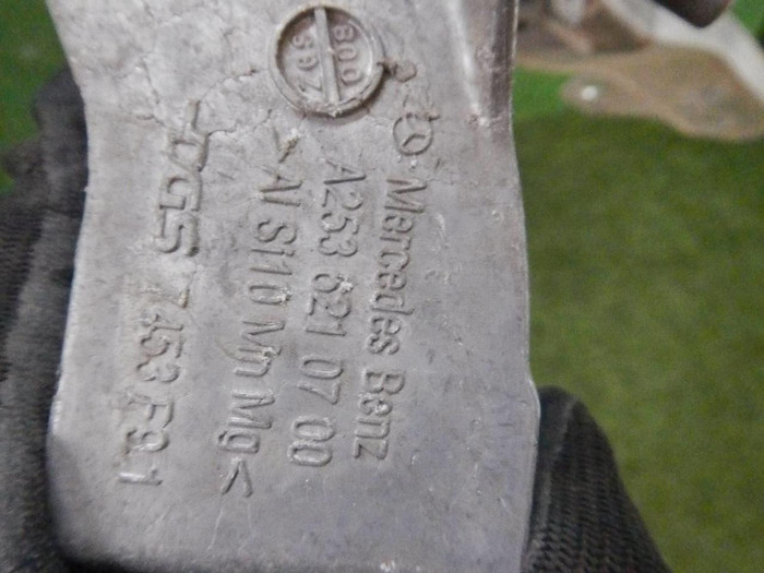 Кронштейн передней панели Mercedes GLC X253 15-22