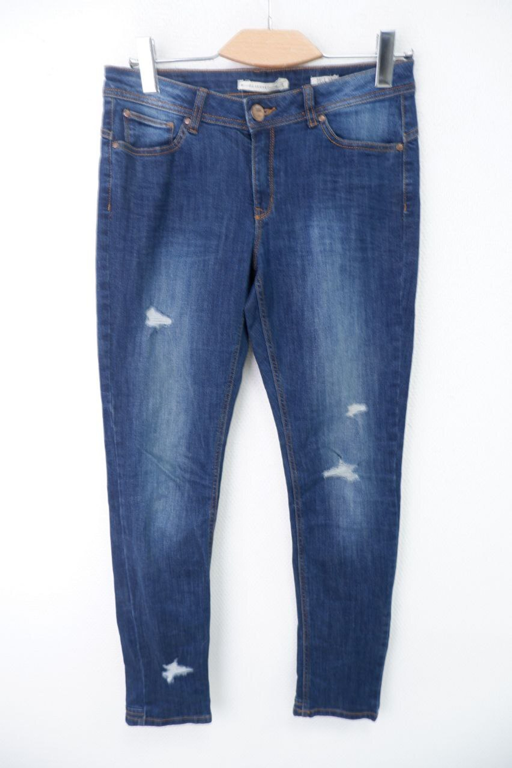 Джинсы Reserved с рваным эффектом 44 размер
