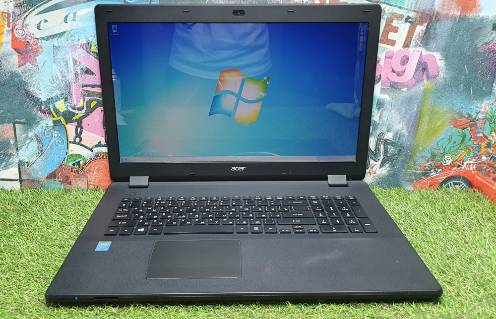 Ноутбук Acer  Pentium/2Gb/Aspire ES1-711-P7Y3 NX.MS2ER.005/Windows 7