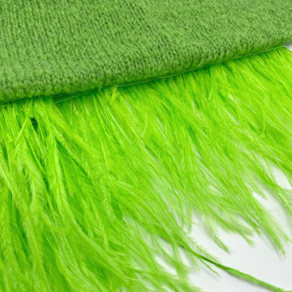 Перья страуса на ленте