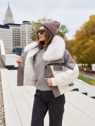 Комбинированный молочный пуховик с мехом