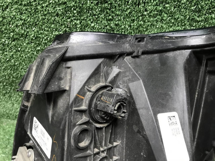 Битая Фара правая Cadillac Escalade 4 (14-20) LED