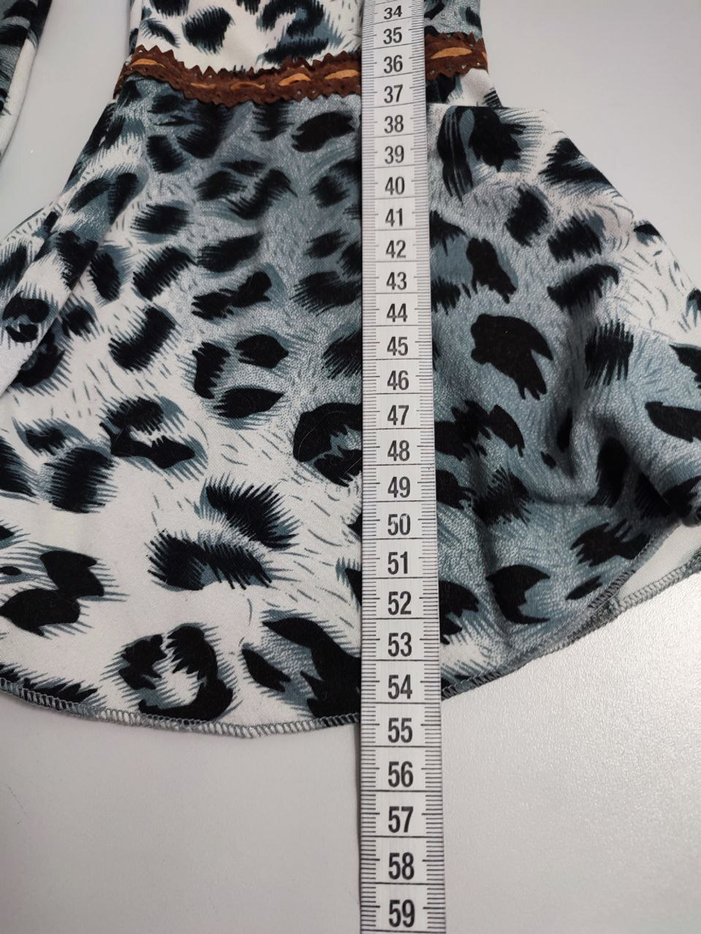 Джемпер с анималистичным принтом 44 размер