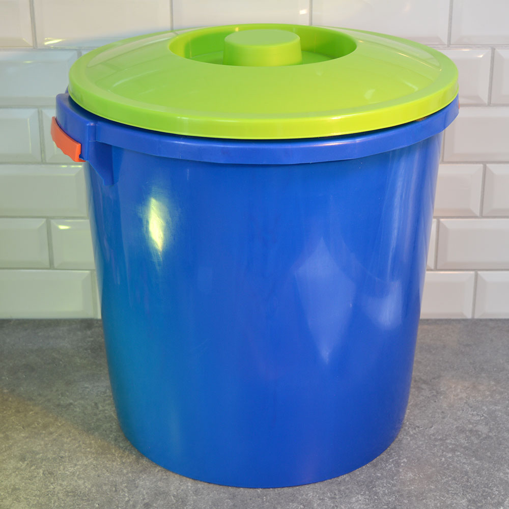 Бак 45л пищевой цветной с крышкой