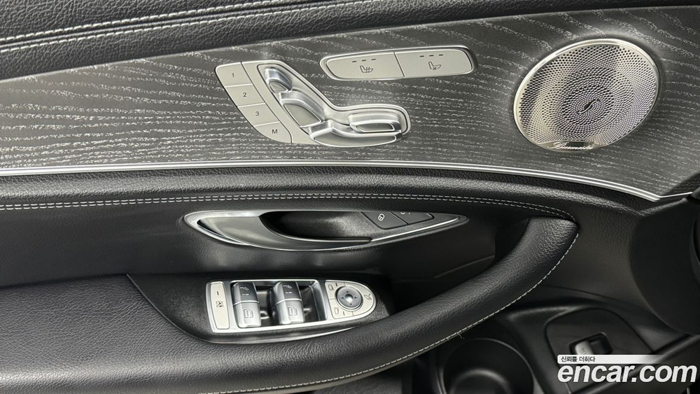Mercedes-Benz E-Class W213 E350 4MATIC AMG Line (11.2022)
