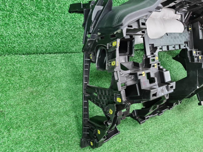 Торпедо Geely Monjaro (2021-н.в.)