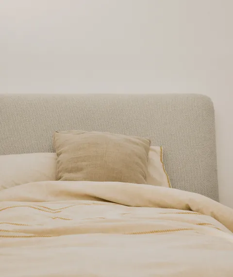 Кровать Martina 90x200 см со съемным чехлом из шенилла цвета экрю