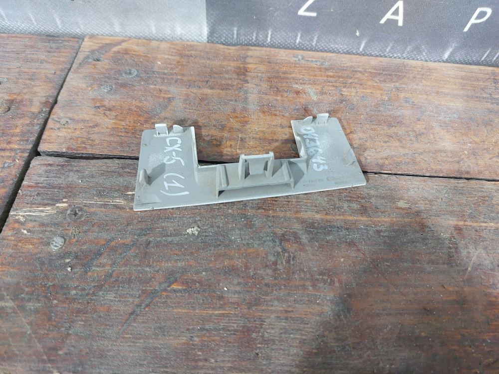 Накладка кнопки багажника Mazda CX-5 1 (KE) 11-17 Б/У Оригинал KD53B0819