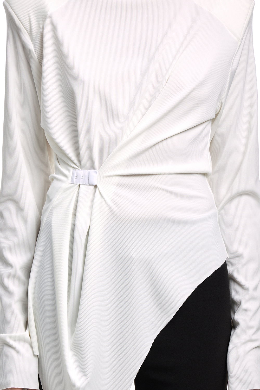 Лонгслив с бельевой деталью молочный