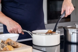 KitchenAid Классическая кухонная ложка с отверстиями серого цвета