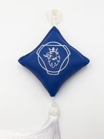 Ромб объемный на присоске SCANIA (экокожа, синий, белая вышивка, кисть)
