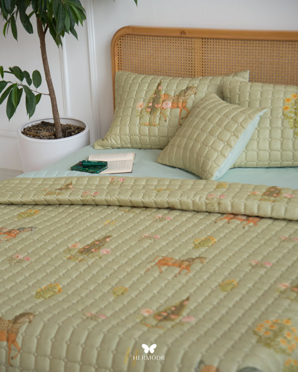 Комплект стеганного покрывала и 3 наволочек Soufiyan Matcha Green Hermodr 130220302 Иран