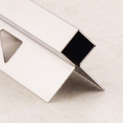 Профиль из нержавеющей стали SB020-10H глянец 2700 мм