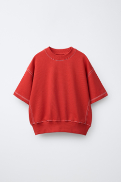 ZARA КОМПЛЕКТ ИЗ ФУТБОЛКИ И ШОРТОВ ИЗ ФУТЕРА С ОТДЕЛОЧНОЙ СТРОЧКОЙ, КРАСНЫЙ