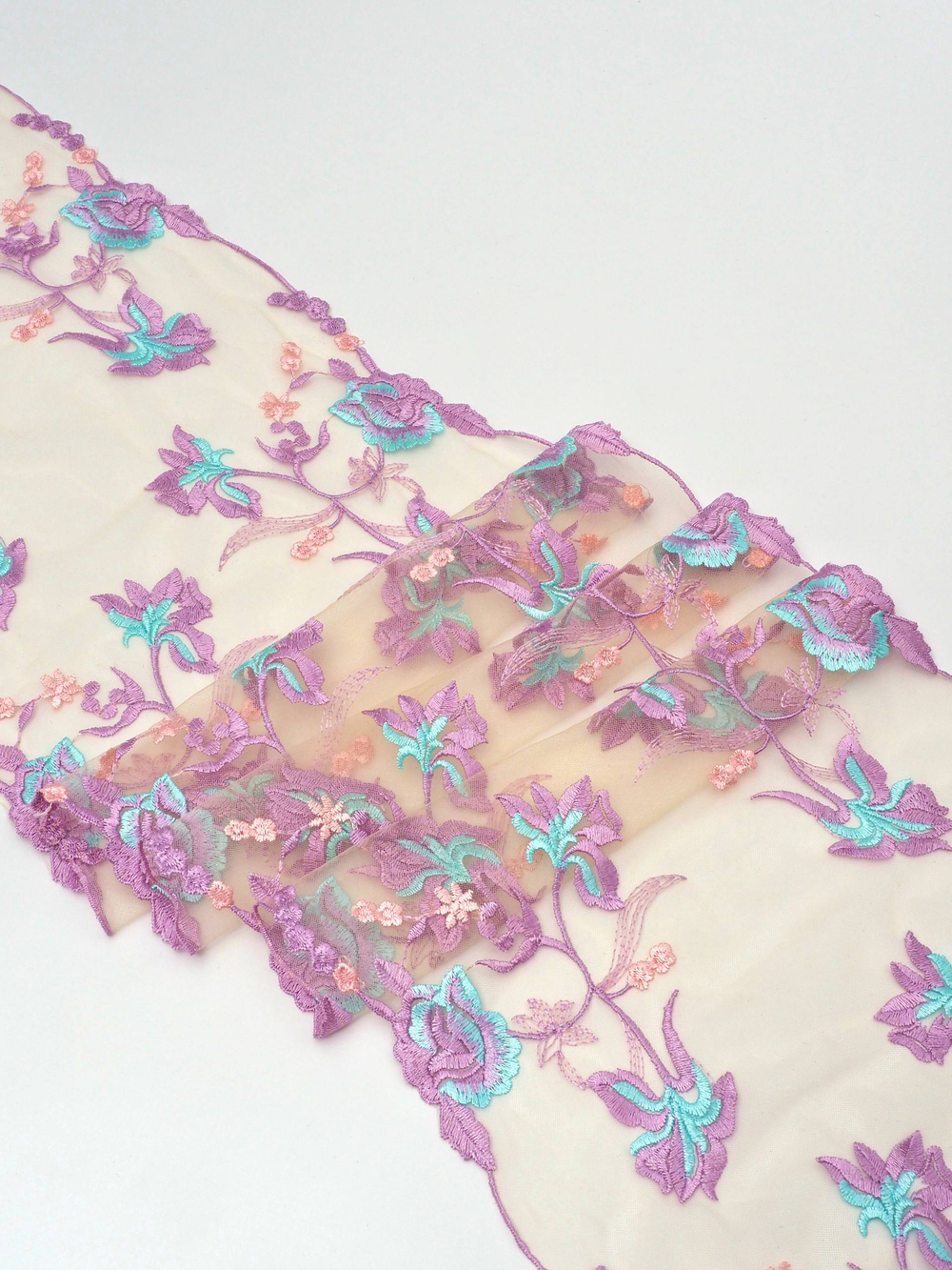 Кружево вышивка на сетке светло-бежевая с тиффани и сиреневым неэластичная ширина 23 см