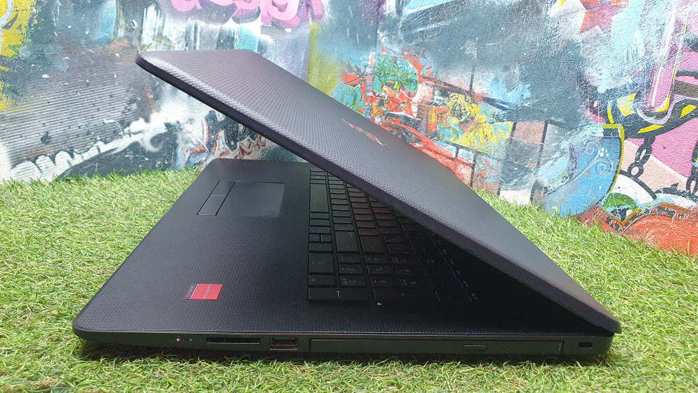 Ноутбук HP AMD A9/4Gb/M340 2Gb/17-ak059ur 2CR24EA/Windows 10