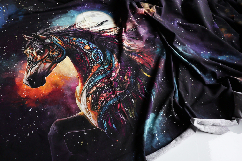 ЛОШАДЬ С ЛУНОЙ - Кулирка с лайкрой, компакт пенье (ДЖ66 Маша) (к1 дырочка от кромки 10см, полочка задета)