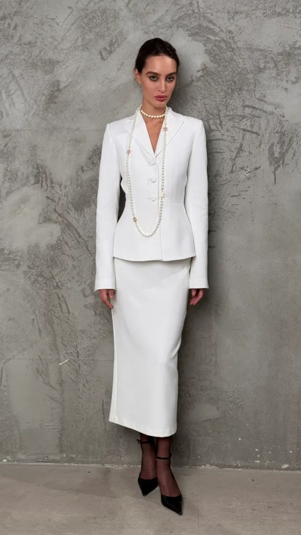 Жакет с воротником и баской