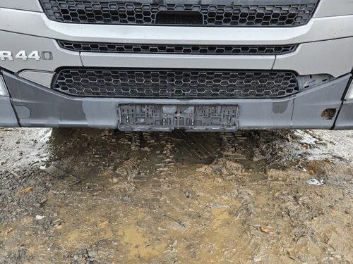 Бампер передний средняя часть 2020г