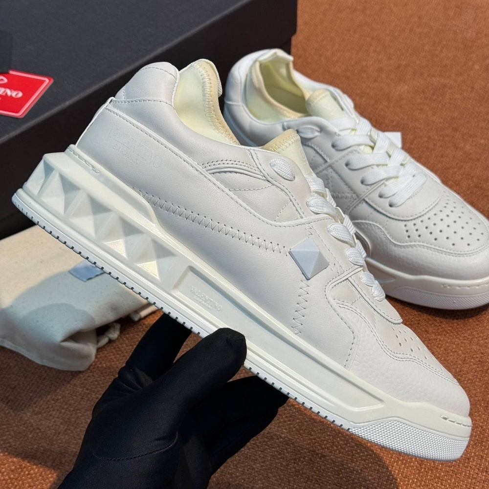 Кроссовки Valentino